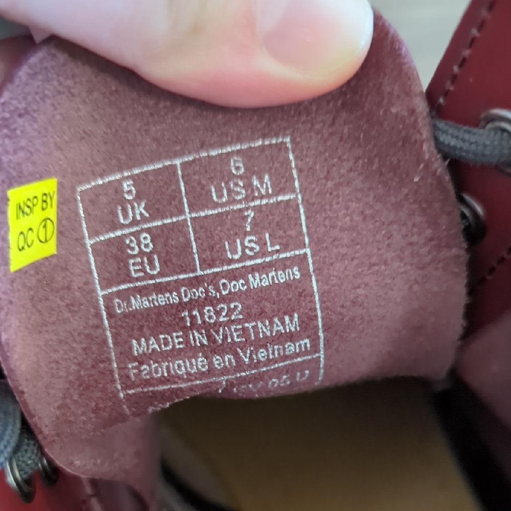 Dr. Martens 1460 SMOOTH LEATHER LACE UP BOOTS - Cherry Red Smooth - Size 7 - Picture 2 of 12